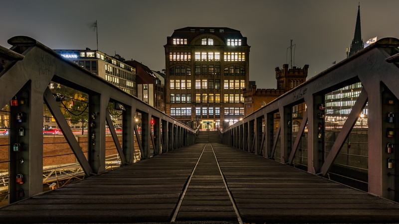 water, bridge - man made structure, night, railing, the way forward, architecture, bridge, hamburg, germany, footbridge, 5K, connection, landmark, waters