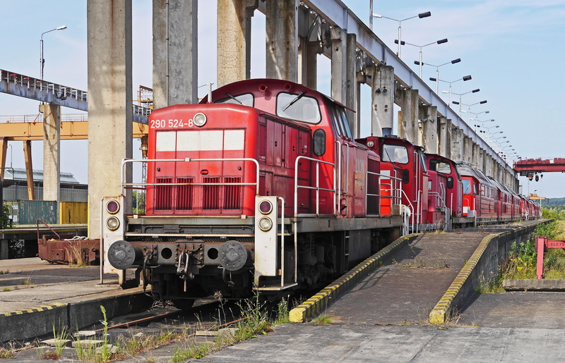 container plant, train, switcher, rügen island, ramp, public transportation, shut down, br 232, train - vehicle, railway, v 90, abstellanlage, portal cranes