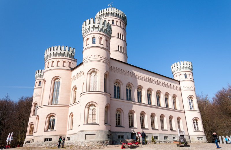 group of people, travel, sky, history, building, arch, nature, architecture, hunting lodge granitz, crowd, travel destinations, tourism, 4K, city, fortress