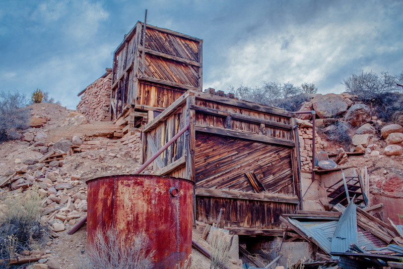 trash, demolished, stack, 5K, history, rusty, crates, deterioration, items, outdoors, still, wood, built structure, run-down, waste, rocks, ruined, decline