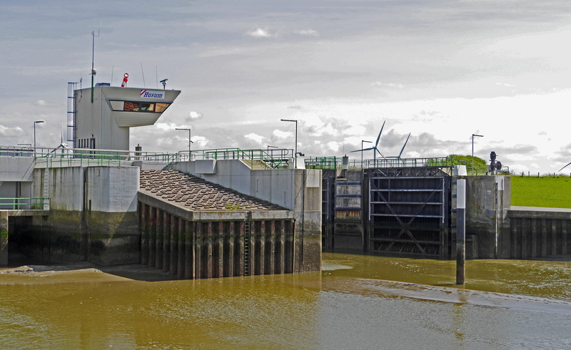 north sea, salt water, cloud - sky, renewable energy, water, schlick, sheet piling, fairway, pollution, mud, watts, environmental issues, control tower