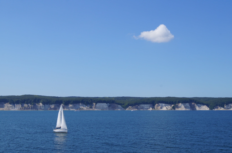 copy space, no people, white, sailing, lake, summer, scenics - nature, outdoors, travel, skies, water, boat, 4K, yacht, day, sailboat, transportation