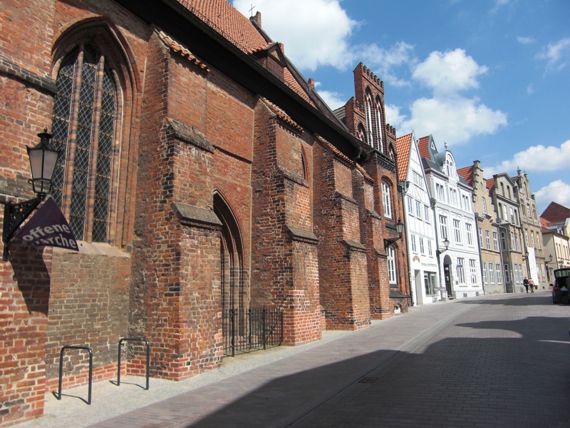 street, wismar, brick, cloud - sky, building, sky, holy spirit church, old town, road, built structure, no people, church, history, outdoors, sunlight
