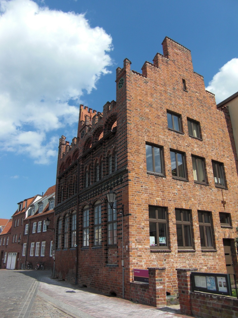 downtown, rehabilitation, 1080P, city, hanseatic, day, building, residential district, sunlight, wismar, nature, facade, window, low angle view, hanseatic league