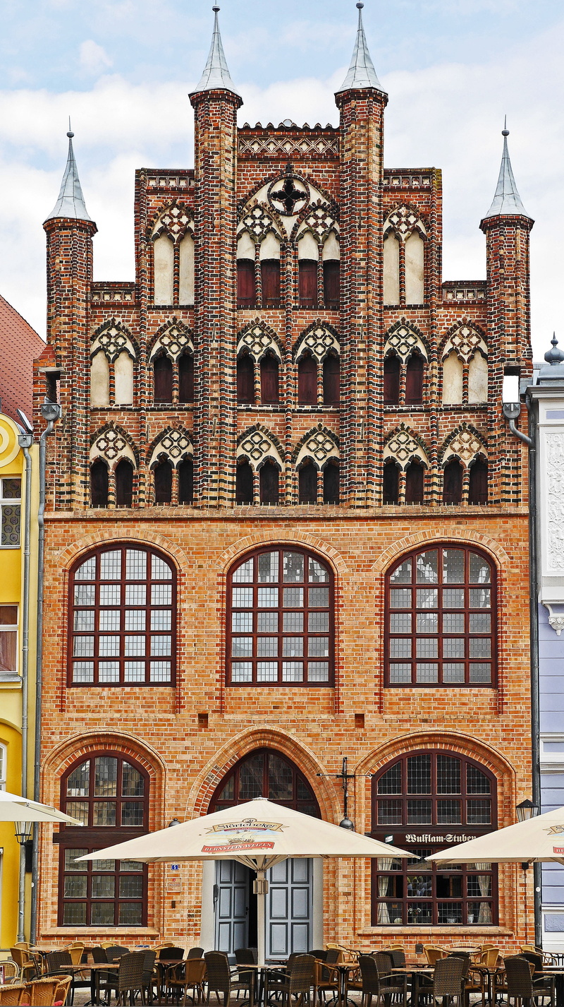 day, greifswald, sky, facade, hanseatic league, outside catering, artfully, built structure, history, outdoors, chairs, old town, arches, building exterior