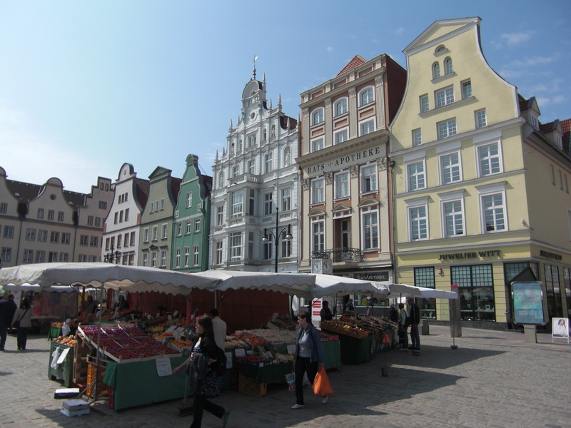 market stall, women, day, europe, cafe, table, facade, group of people, incidental people, baltic sea, 1080P, tourist, gable, market, age marketplace