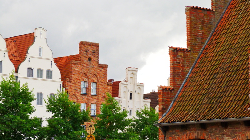 city, built structure, low angle view, roof tile, residential district, cloud - sky, no people, impressive, modern, hanseatic league, building exterior