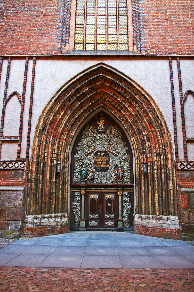antiquity, built structure, belief, gate, the past, facade, entrance, day, outdoors, wrought iron, church, brick, resurrection, arch, jesus, christianity
