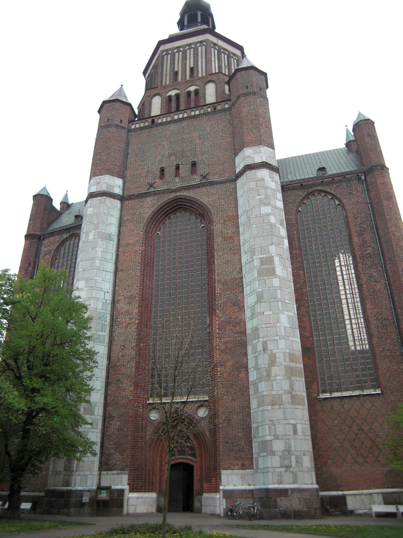 tower, 1080P, facade, low angle view, building, nature, arch, belief, place of worship, clear sky, baltic sea, brick buildings, the past, mecklenburg western pomerania