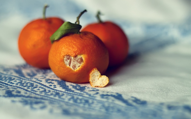 orange color, vegetable, no people, organic, food and drink, food, still life, freshness, indoors, citrus fruit, focus on foreground, textile, healthy eating