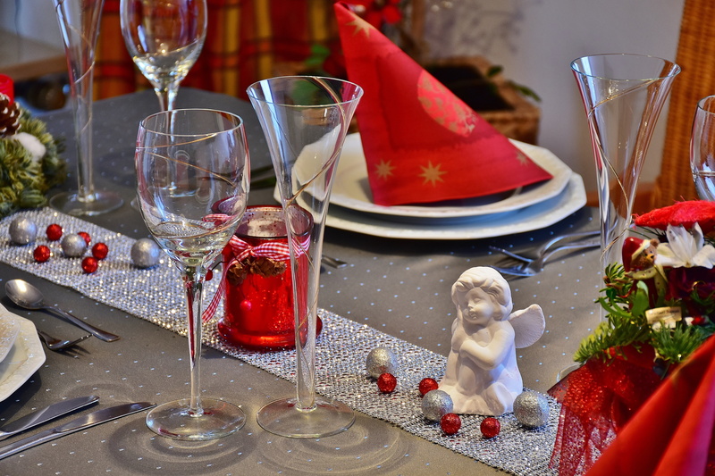 crockery, covered, red wine, porcelain, glasses, cutlery, clear, decorate, drink, wine glasses, family fast, dining room, table decoration, dining table
