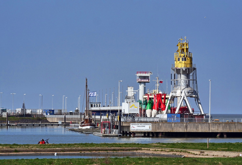 outdoors, kai, pier, sky, transportation, cutter, harbor, sea, clear sky, day, north sea, mode of transportation, building exterior, mouth of the elbe river