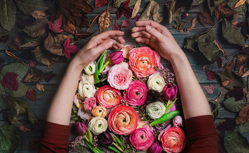 composition, Ranunculus, style, 1080P, tulips, leaves, autumn, hands