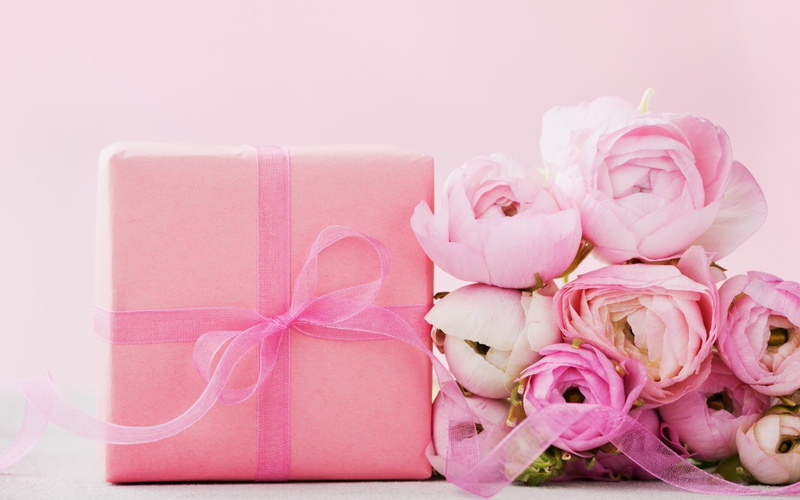 flowering plant, flower arrangement, gift, gift box, valentines day - holiday, ranunculus, no people, flower head, rose, card, bouquet, box, rose - flower