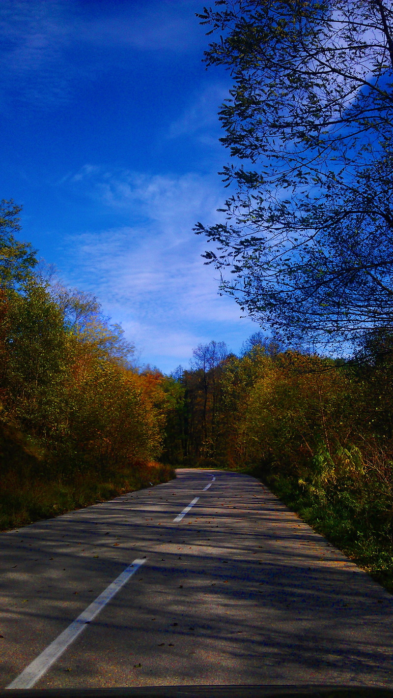 green, 2K, car, tranquil scene, european, colorful, clean, europe, natural, road, eastern, cloud - sky, dividing line, diminishing perspective, transportation
