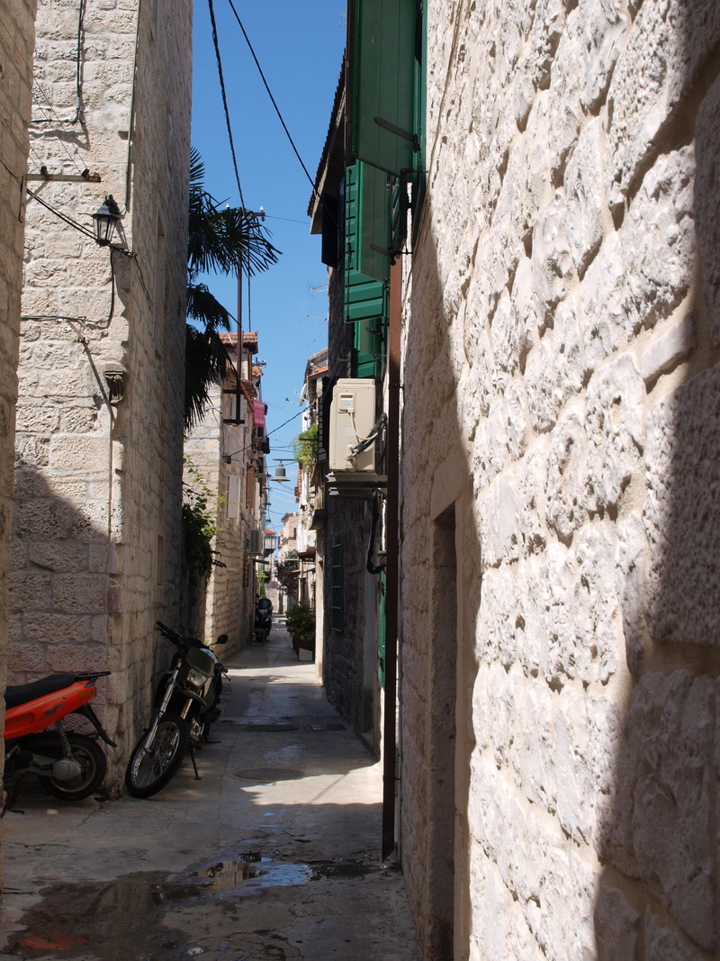 house, outdoors, residential district, stone wall, travel, mode of transportation, architecture, cityscape, transportation, Alley, village, built structure