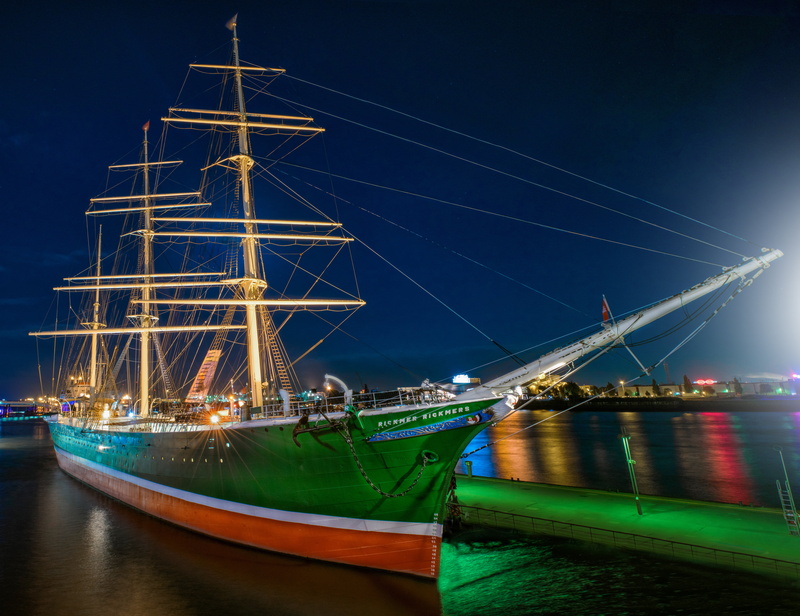 no people, night, mast of ship, body, landmark, elbe, port, light, sailboat, hamburger, big city, hanseatic city, river, rickmer rickmers, museum ship