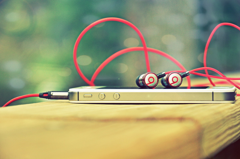 arts culture and entertainment, stereo, close-up, selective focus, outdoors, beats, dre, technology, cable, computer network, sound, music, cannalbuds