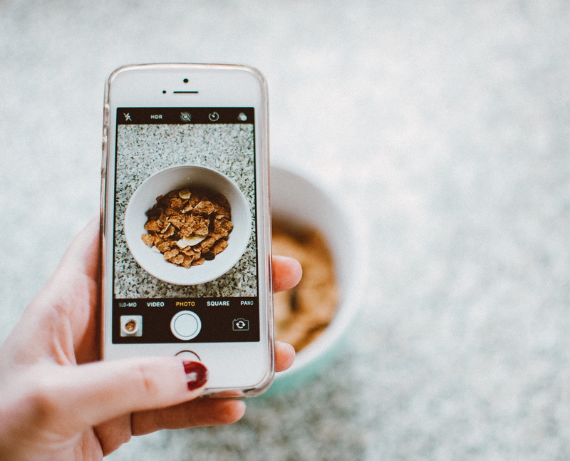 cornflakes, human hand, 4K, human body part, outdoors, close-up, telephone, communication, personal perspective, photography themes, real people, iphone