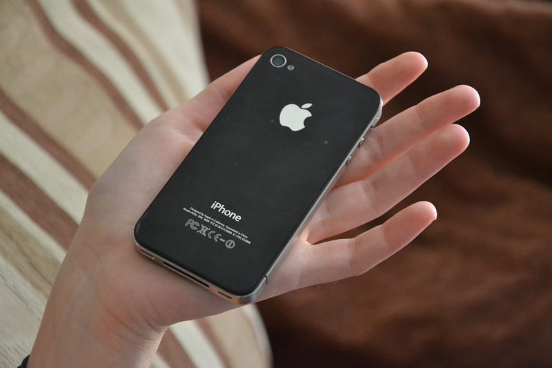 fast, telegon, black color, person, cellular phone, sms, indoors, finger, opportunity, electronics, text, to write, hand, human hand, human body part, call