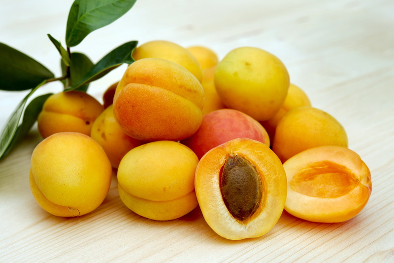 juicy, dessert, table, backgrounds, vegetarian Food, freshness, healthy Eating, no People, dieting, leaf, fruit, apricot, apricots, indoors, food, citrus Fruit