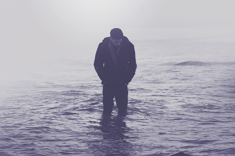 man, standing, adult, only men, vacations, winter, ocean water, sea, lifestyles, walking, water, day, one person, three quarter length, outdoors, beauty in nature