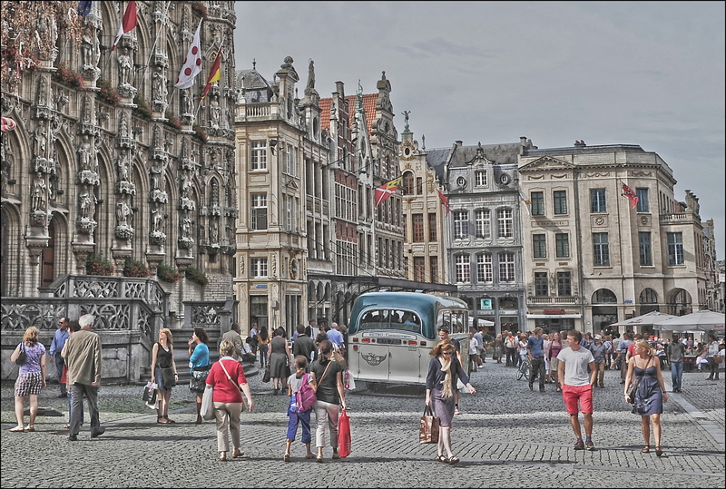 walking, building exterior, building, adults only, crowd, men, landscape, near, person, group of people, square, travel, many, sky, marathon, built structure