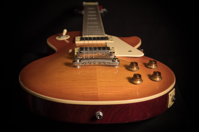 string instrument, single object, stringed instrument, indoors, string, music, arts culture and entertainment, musical instrument string, knob, shiny, electric guitar