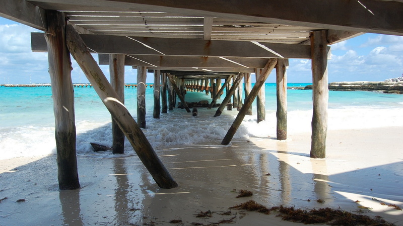 1080P, sand, no people, sunlight, sea, below, outdoors, wood - material, sea foam, architectural column, beauty in nature, underneath, sky, beach, land