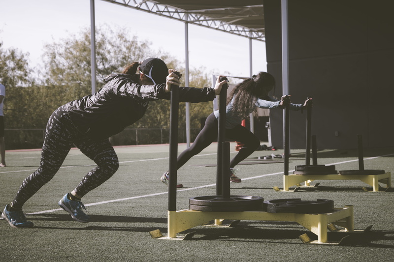 real people, bootcamp, motion, woman, healthy lifestyle, gym, balance, nature, weekend activities, day, weights, black, clothing, sport, men, full length