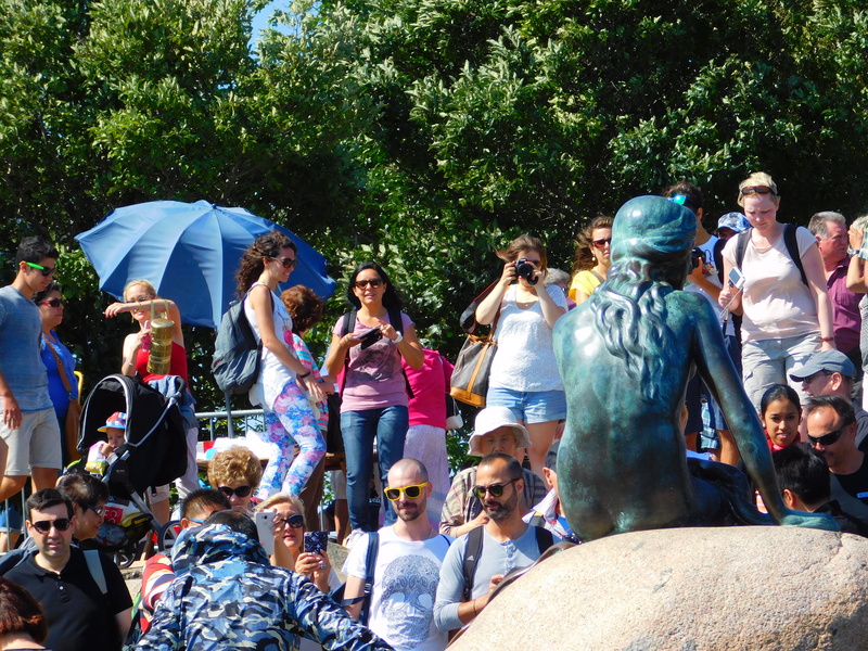lifestyles, tree, enjoyment, group of people, 4K, outdoors, nature, crowd, togetherness, little mermaid, leisure activity, people, event, statue, denmark