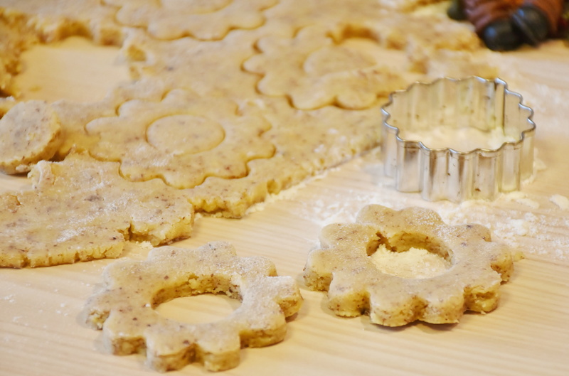 christmas, wave out, preparation, cut out, high angle view, bake, baked, nibble, food photography, raw dough, bake cookies, form, human body part, advent