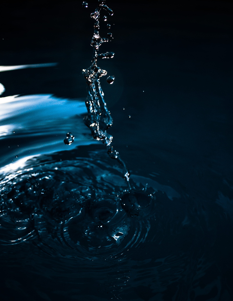 day, close-up, freshness, splashing droplet, 4K, blue, aqua, motion, high-speed photography, still, drop, concentric, outdoors, summer, falling, dark