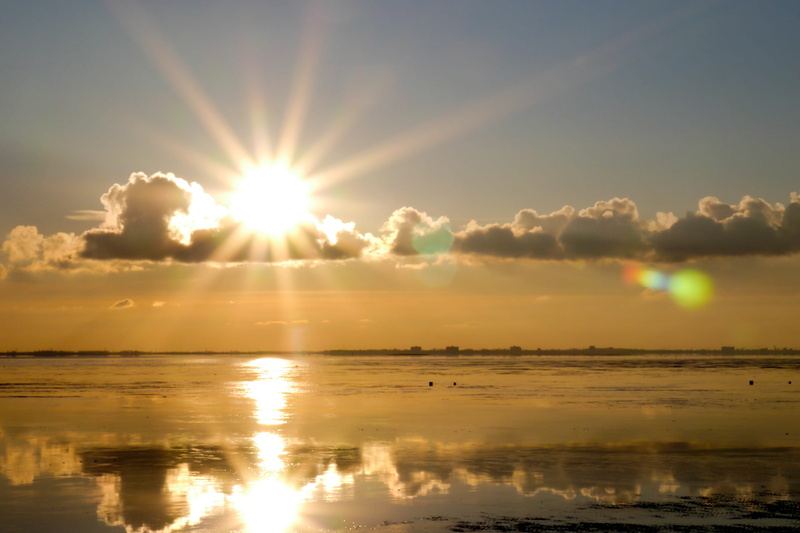 lens flare, Clouds, Coast, outdoors, bright, sunrise, idyllic, mirroring, cloudiness, 2K, water, brightly lit, tranquility, sun, cloud - sky, Sunset, beauty in nature