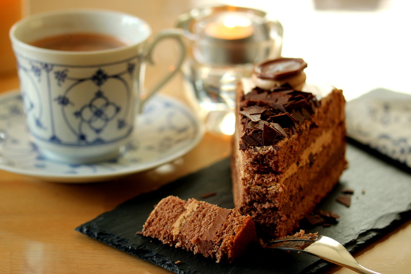 sweetness, dessert, eat, indulgence, indian blue, 5K, freshness, close-up, slice of cake, feasting, tableware, table, chocolate, crockery, indoors, delicious