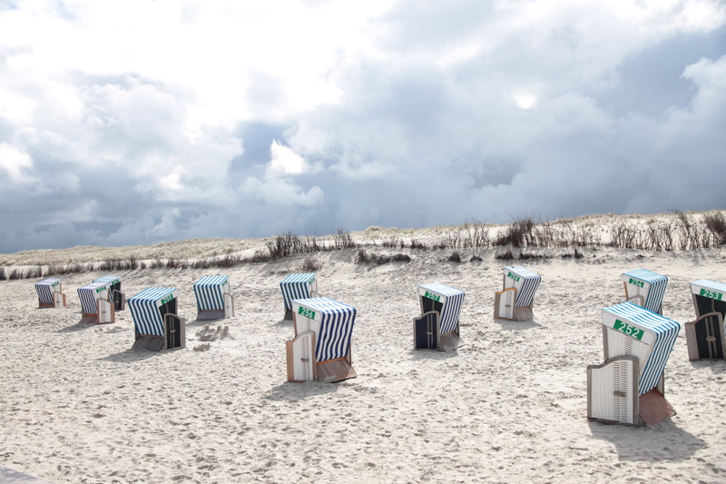 hooded beach chair, seat, beach, absence, sky, beauty in nature, sand, scenics - nature, day, water, beach chair, non-urban scene, chair, outdoor chair