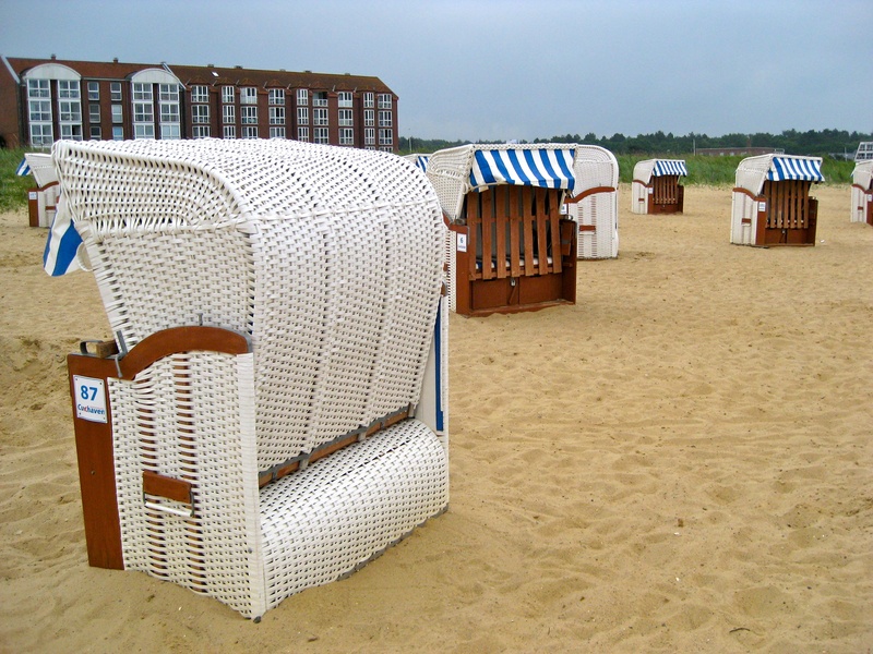 sea, chair, water, 2K, clubs, architecture, nature, no people, land, hooded beach chair, wicker, relaxation, outdoors, absence, sky, beach chair, tranquility