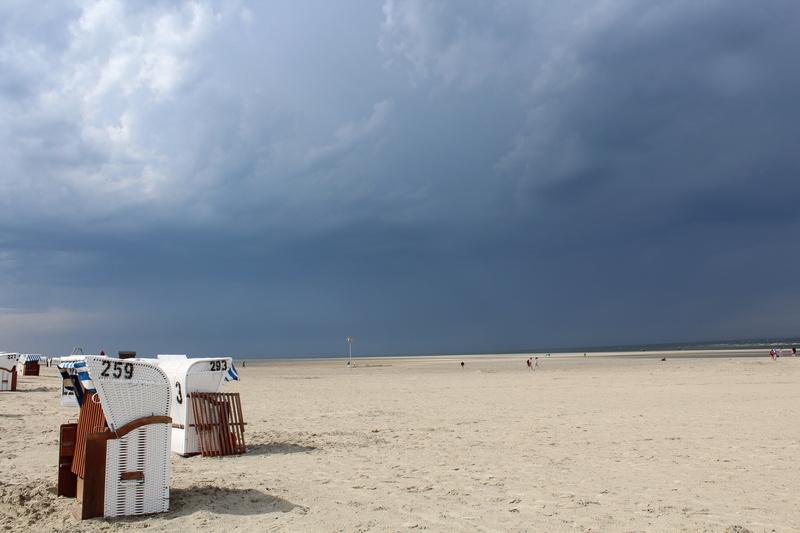 hooded beach chair, spiekeroog, sky, day, sea, land, tranquil scene, chair, cloud - sky, beach, nature, horizon, blue, non-urban scene, storm, vacations