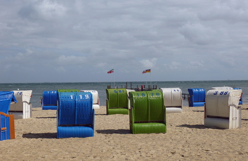 nature, cloud - sky, clubs, colorful, horizon, 4K, tranquil scene, hooded beach chair, horizon over water, scenics - nature, beach, sea, no people, sand