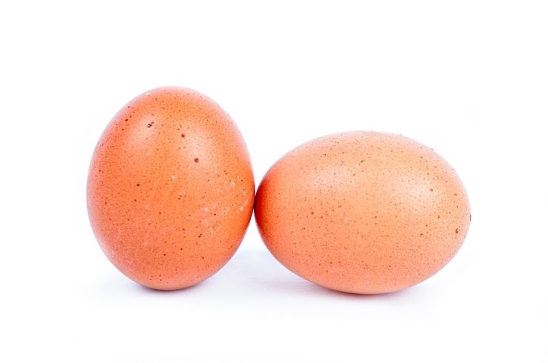 oval, two, white background, fruit, ripe, freshness, vertical, chicken, easter, spotted, studio shot, still life, eggs, animal egg, full, white, whole