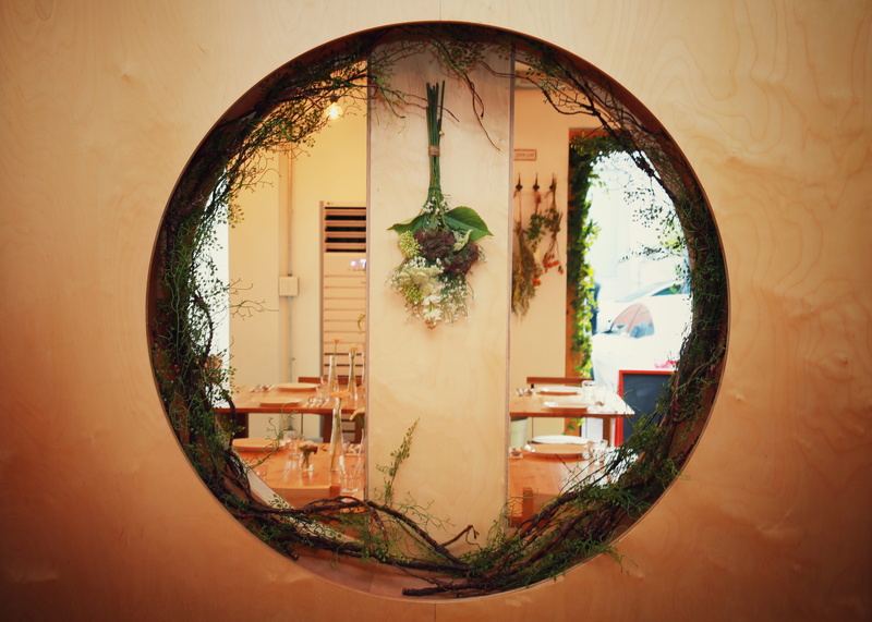 circle, outdoors, building exterior, day, nature, tree, architecture, arch, ellipse, 4K, travel, reflection, building, geometric shape, café, plant, design