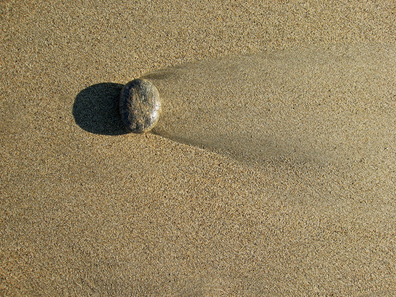 sand, 2K, signature, tide, movement, shadow, beauty in nature, texture, ellipse, outdoors, land, close-up, textured, seaside, round, move, ebb, wake, pebble