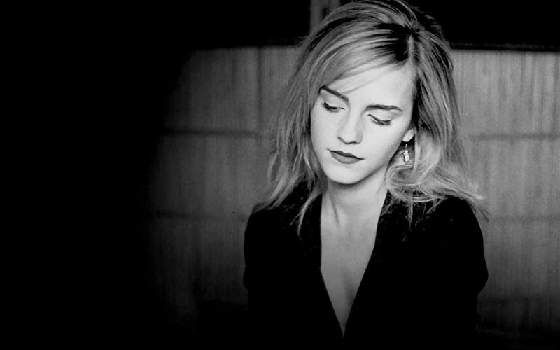 hairstyle, 1080P, young adult, beauty, beautiful woman, lifestyles, Emma Watson, women, indoors, hair, portrait, monochrome, looking down, contemplation