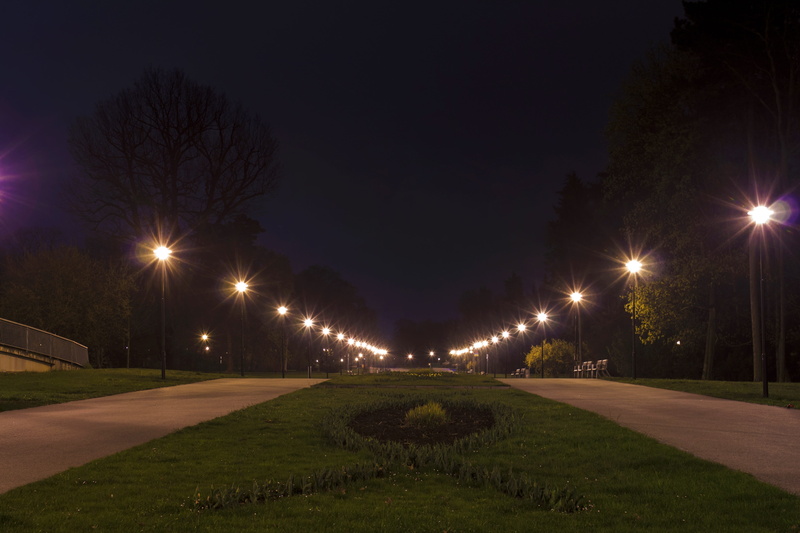 electrical equipment, lights, absence, 4K, beauty in nature, direction, lighting equipment, tranquility, the way forward, street light, park, Path, green color