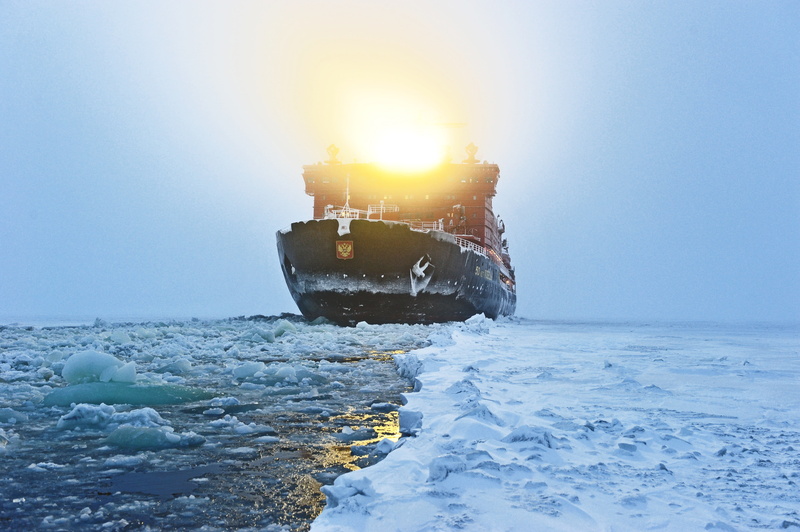 Snow, Russia, 50 years of Victory, Fog, The ship, 4K, Ice, nuclear-powered icebreaker, Winter, Spotlight, Light, Sea, Atomflot, 10521