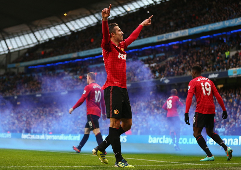 playing, ball, Goal, jersey, clothing, motion, soccer uniform, soccer field, team sport, kicking, Robin van Persie, competitive sport, soccer player, stadium