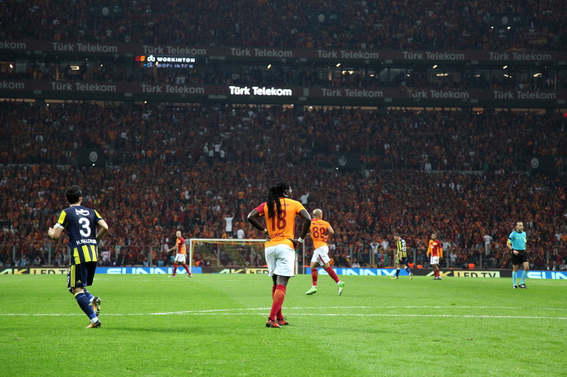 soccer team, sports uniform, galatasaray, playing, athlete, sportsman, competition, crowd, 5K, group of people, sport, men, turk telekom, team sport, derby