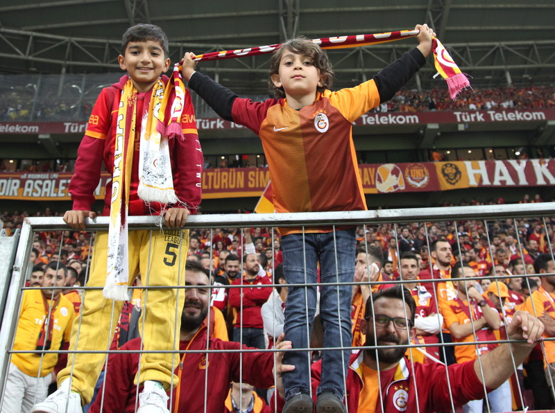 women, positive emotion, human arm, sport, galatasaray, people, spectator, tiny fans, team sport, crowd, looking, standing, stadium, the audience, fan - enthusiast