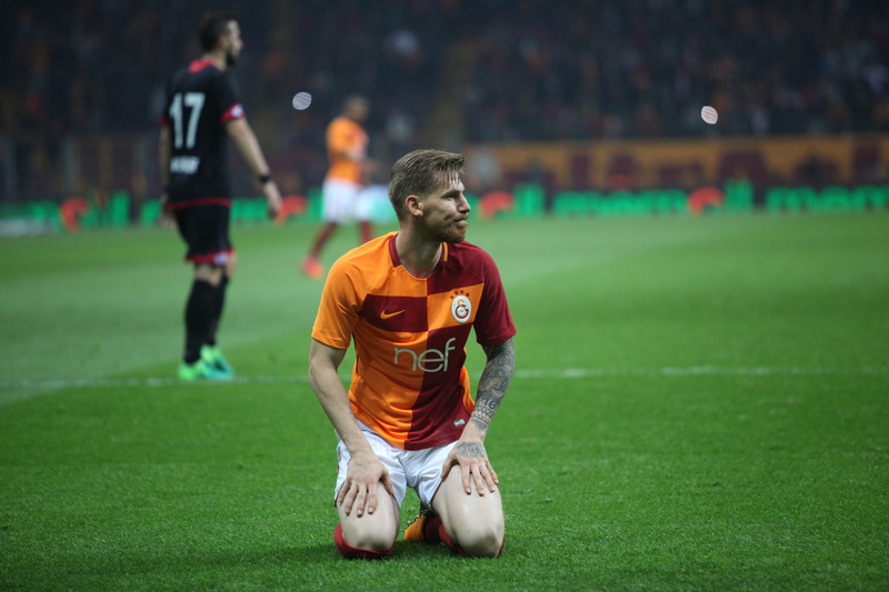 5K, real people, soccer, people, athlete, super league, sports clothing, soccer team, kicker, time attack series, focus on foreground, soccer field, galatasaray