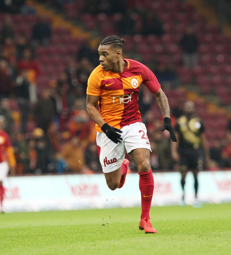 match - sport, focus on foreground, soccer player, full length, playing, running, super league, motion, grass, ball, athlete, football player, galatasaray
